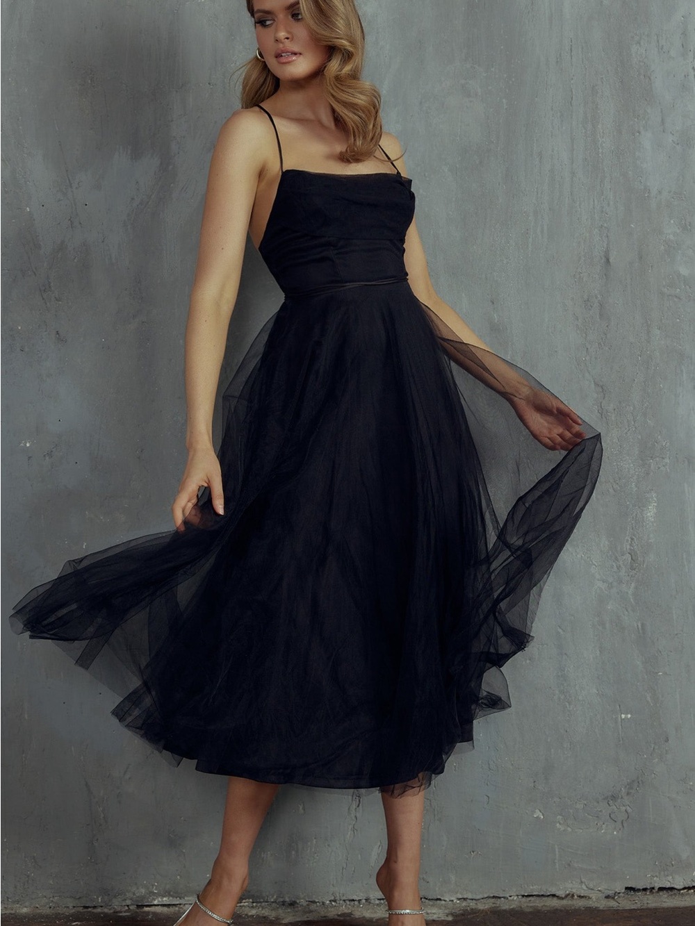 Elegant Black Midi Tulle Dress with Spaghetti Straps